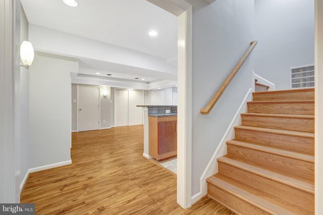 8995 PARLIAMENT DR, Burke, VA 22015