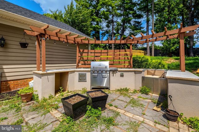 8995 PARLIAMENT DR, Burke, VA 22015