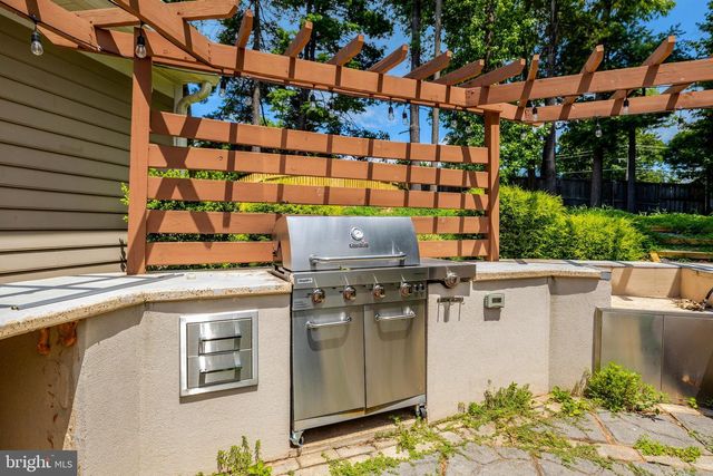 8995 PARLIAMENT DR, Burke, VA 22015