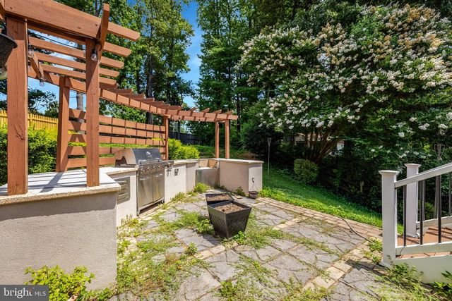8995 PARLIAMENT DR, Burke, VA 22015
