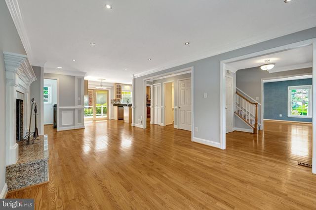 8995 PARLIAMENT DR, Burke, VA 22015