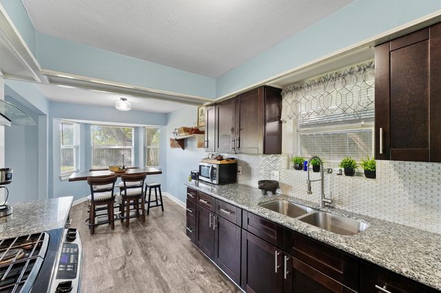 3501 Old Oaks Drive, Baytown, TX 77521