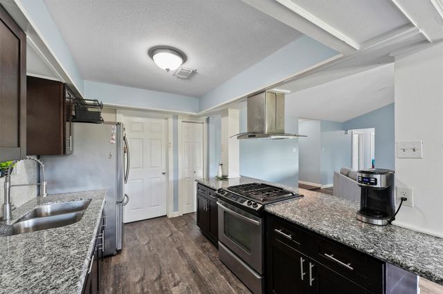 3501 Old Oaks Drive, Baytown, TX 77521