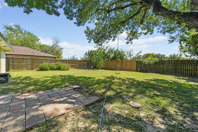 3501 Old Oaks Drive, Baytown, TX 77521
