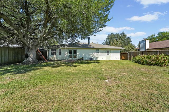 3501 Old Oaks Drive, Baytown, TX 77521