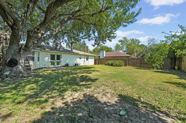 3501 Old Oaks Drive, Baytown, TX 77521