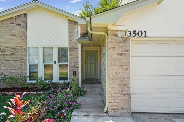 3501 Old Oaks Drive, Baytown, TX 77521