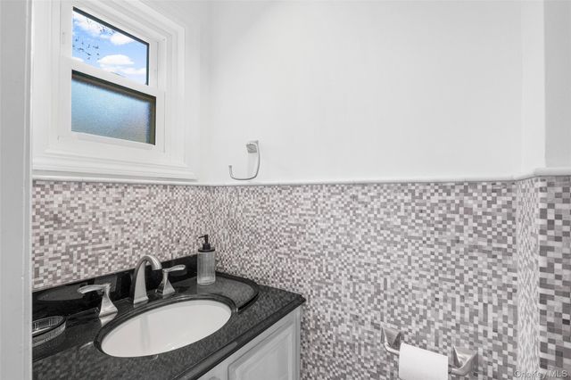 10 Lundy Lane, Larchmont, NY 10538