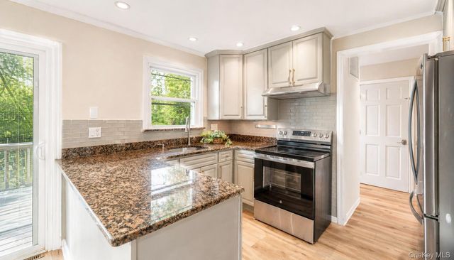 10 Lundy Lane, Larchmont, NY 10538