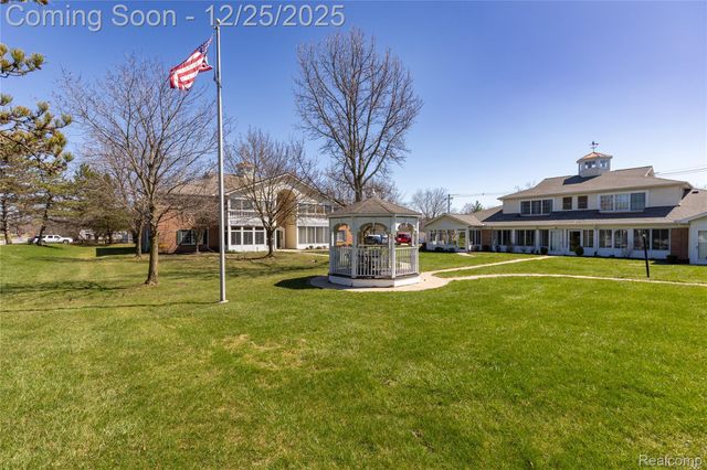 8187 Grays Drive B7, Grosse Ile Township, MI 48138