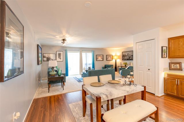 8187 Grays Drive B7, Grosse Ile Township, MI 48138