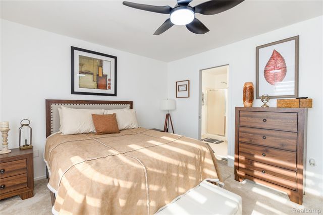 8187 Grays Drive B7, Grosse Ile Township, MI 48138