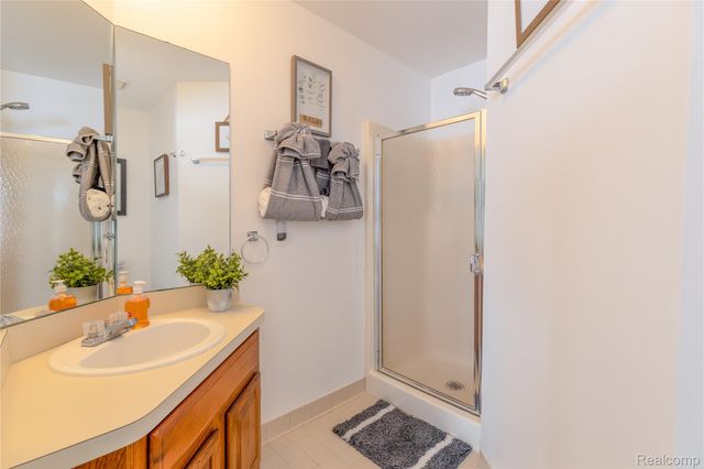 8187 Grays Drive B7, Grosse Ile Township, MI 48138