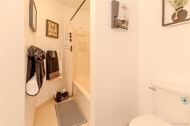 8187 Grays Drive B7, Grosse Ile Township, MI 48138