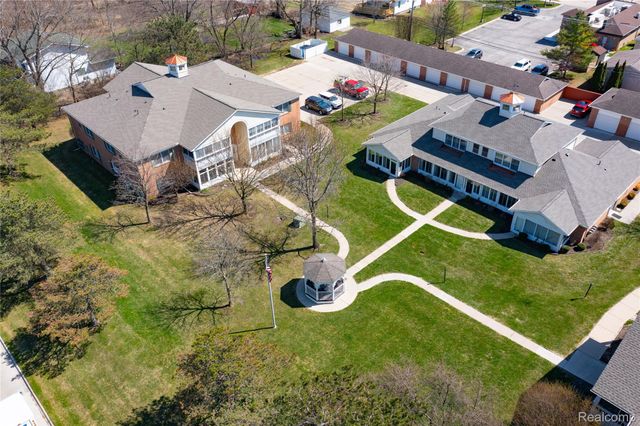 8187 Grays Drive B7, Grosse Ile Township, MI 48138