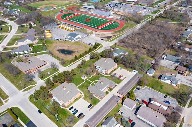 8187 Grays Drive B7, Grosse Ile Township, MI 48138