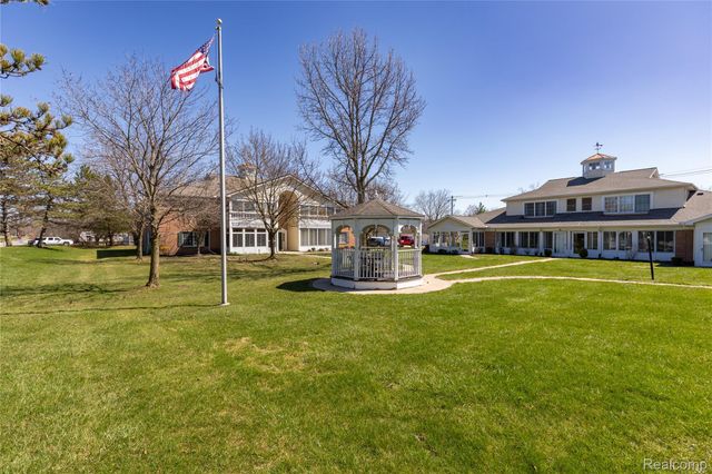 8187 Grays Drive B7, Grosse Ile Township, MI 48138