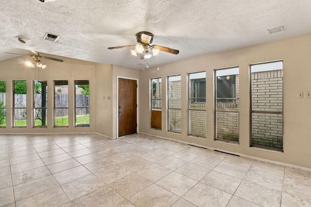 2525 Pickerton Drive, Deer Park, TX 77536