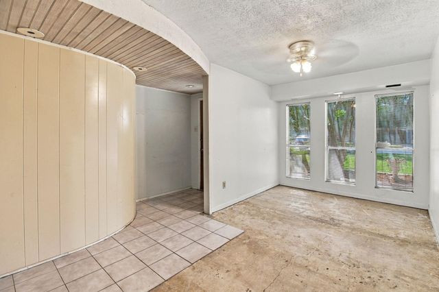 2525 Pickerton Drive, Deer Park, TX 77536