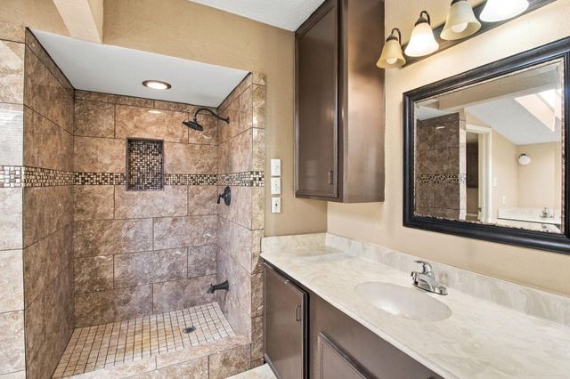 2525 Pickerton Drive, Deer Park, TX 77536