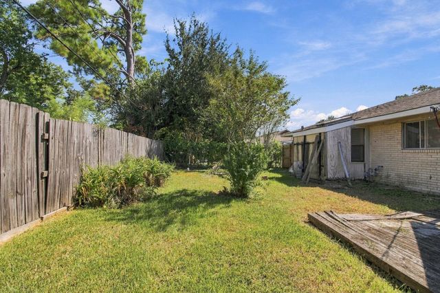 2525 Pickerton Drive, Deer Park, TX 77536