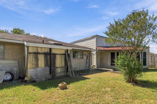 2525 Pickerton Drive, Deer Park, TX 77536