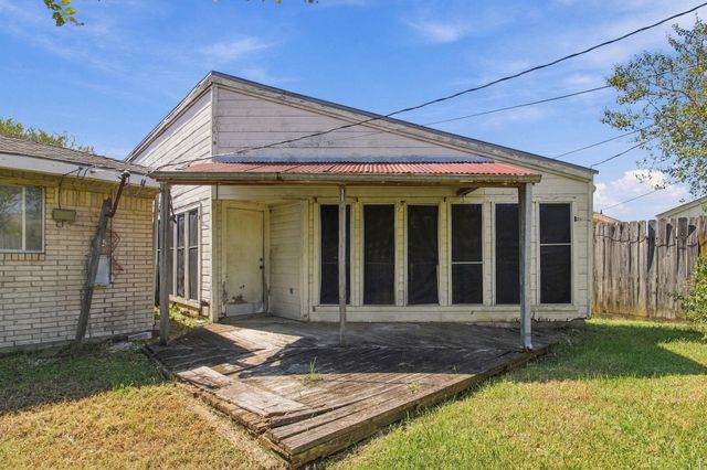 2525 Pickerton Drive, Deer Park, TX 77536