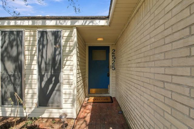 2525 Pickerton Drive, Deer Park, TX 77536