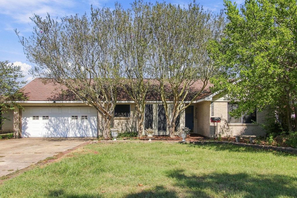 2525 Pickerton Drive, Deer Park, TX 77536