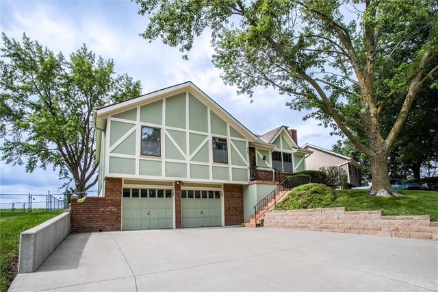 507 NE Karapat Drive, Kansas City, MO 64155