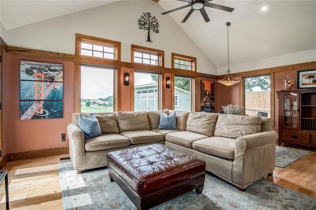 507 NE Karapat Drive, Kansas City, MO 64155