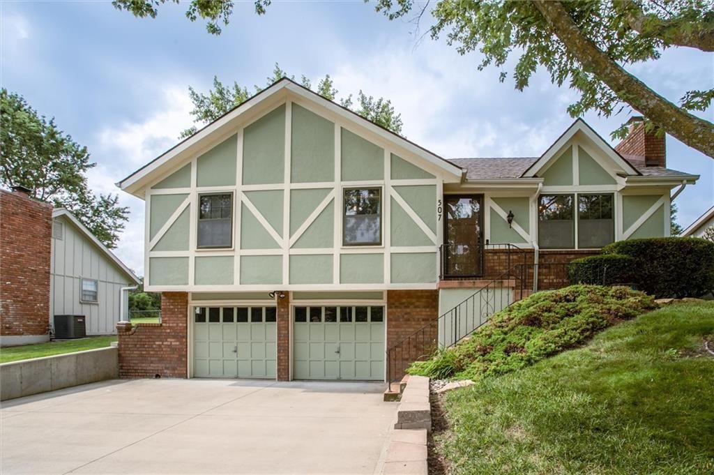507 NE Karapat Drive, Kansas City, MO 64155