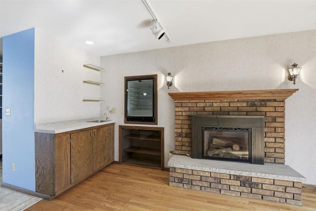 3113 N PEACHTREE LANE, Appleton, WI 54911