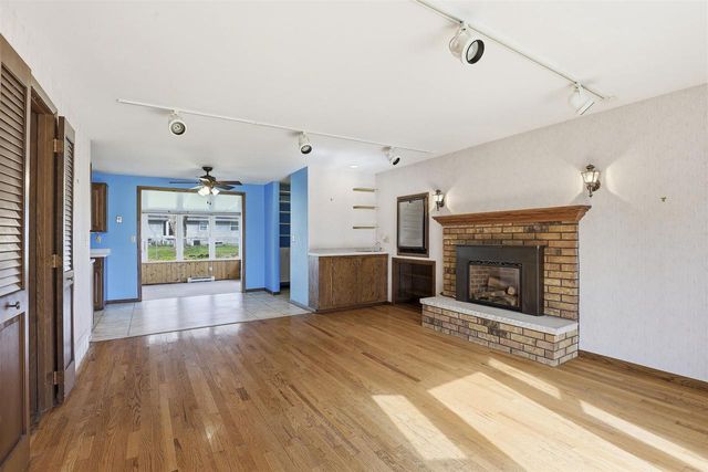 3113 N PEACHTREE LANE, Appleton, WI 54911
