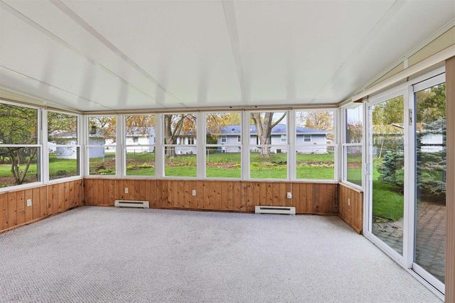 3113 N PEACHTREE LANE, Appleton, WI 54911