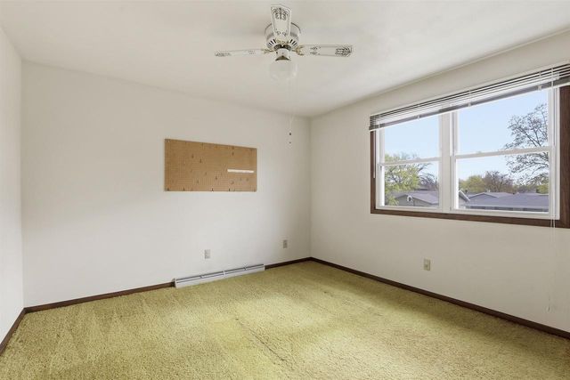 3113 N PEACHTREE LANE, Appleton, WI 54911