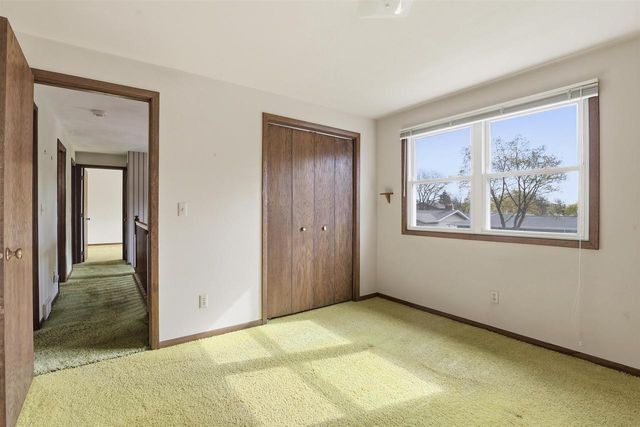3113 N PEACHTREE LANE, Appleton, WI 54911