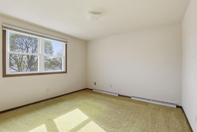 3113 N PEACHTREE LANE, Appleton, WI 54911