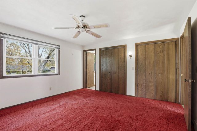 3113 N PEACHTREE LANE, Appleton, WI 54911