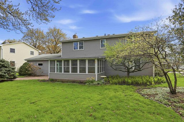 3113 N PEACHTREE LANE, Appleton, WI 54911