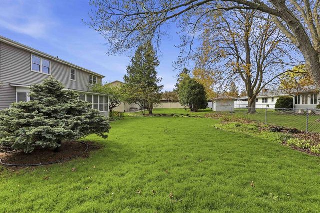 3113 N PEACHTREE LANE, Appleton, WI 54911