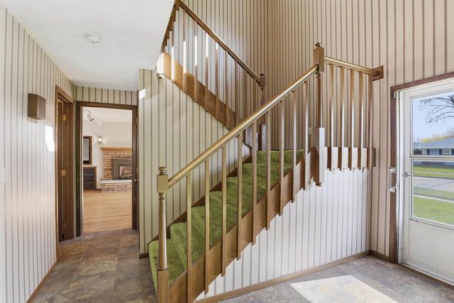3113 N PEACHTREE LANE, Appleton, WI 54911