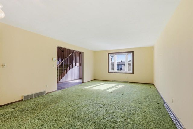 3113 N PEACHTREE LANE, Appleton, WI 54911
