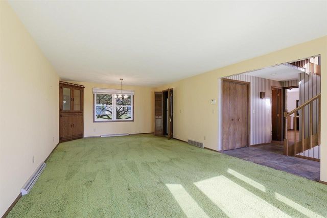 3113 N PEACHTREE LANE, Appleton, WI 54911