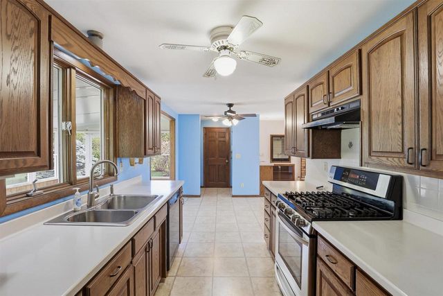 3113 N PEACHTREE LANE, Appleton, WI 54911