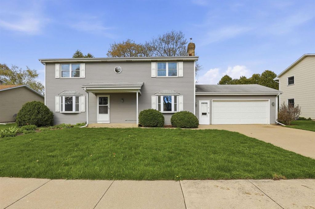 3113 N PEACHTREE LANE, Appleton, WI 54911