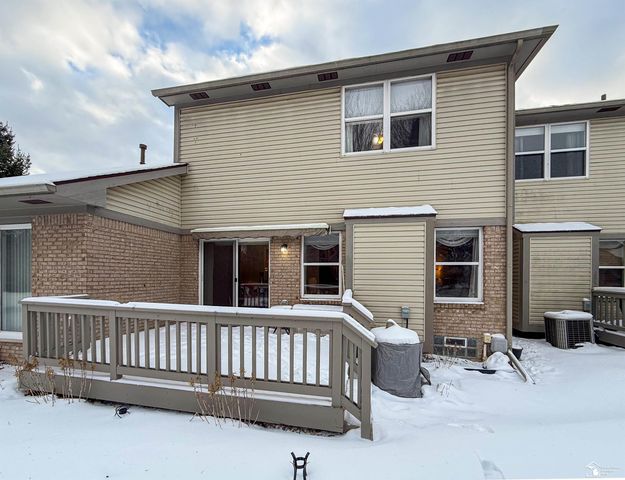 22901 Woodcreek Drive, Taylor, MI 48180