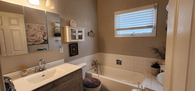 2525 Skyline Dr NW, Minot, ND 58703