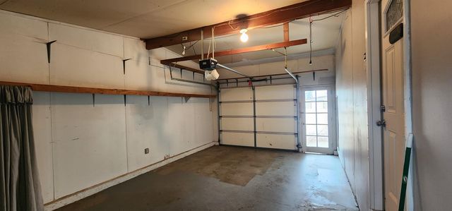 2525 Skyline Dr NW, Minot, ND 58703