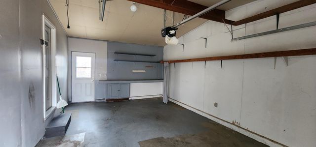 2525 Skyline Dr NW, Minot, ND 58703